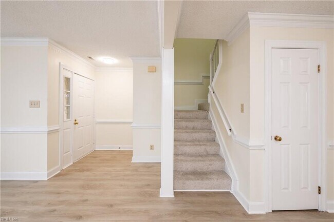 Foto del edificio - 670 Lord Dunmore Dr