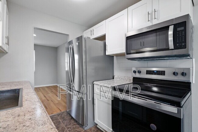 Foto del edificio - 3027 Rotunda Ct S