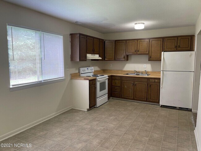Building Photo - 506 Myna Dr