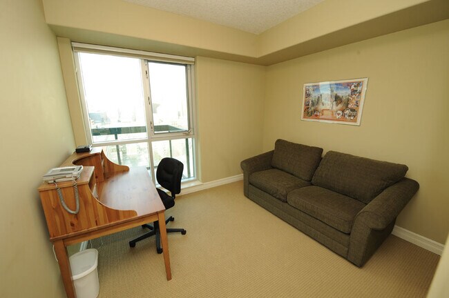 Photo du bâtiment - 836-1915 15 Ave SW