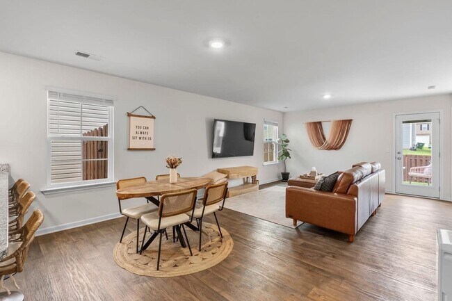 Foto del edificio - Wonderful Four Bedroom Home. Minutes Away ...