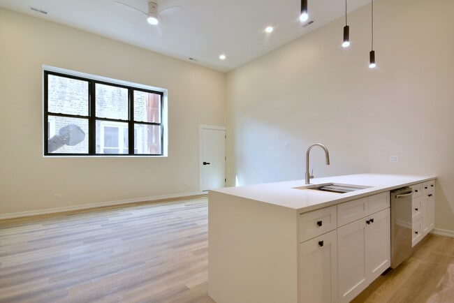 Foto del edificio - 7518 Madison St