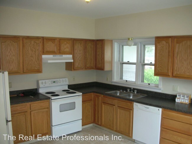 Building Photo - 4 br, 1.5 bath House - 622 N. Reading Avenue
