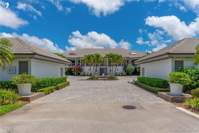 Building Photo - 900 NW Winters Creek Rd