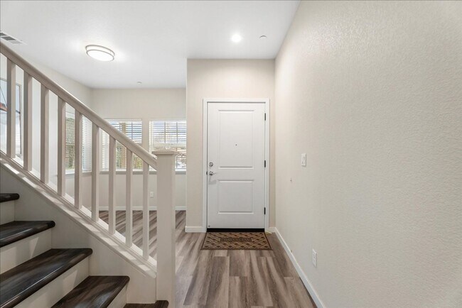 Foto del edificio - 6200 Fowler Ave