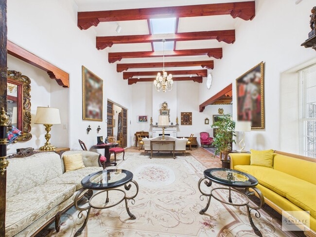 Building Photo - Downtown Fully Furnished Home Available Now!