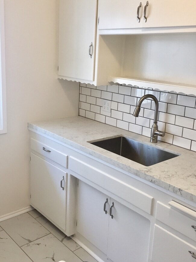 Building Photo - Blackburn Apartments