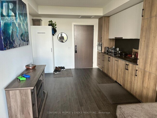 Photo du bâtiment - 741-741 King St W