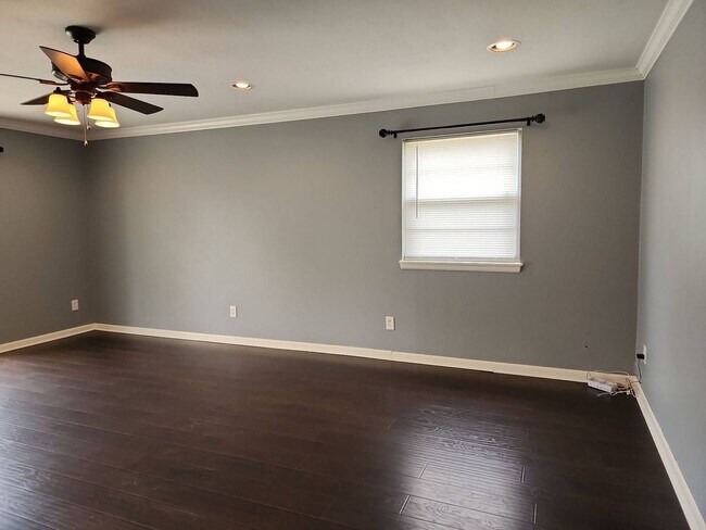 Foto del edificio - 2741 Plymouth Ln