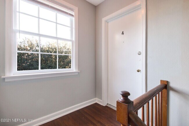 Building Photo - 1215 Hubbard St
