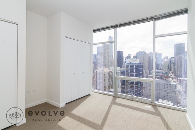 Foto del edificio - 805 N LaSalle Dr