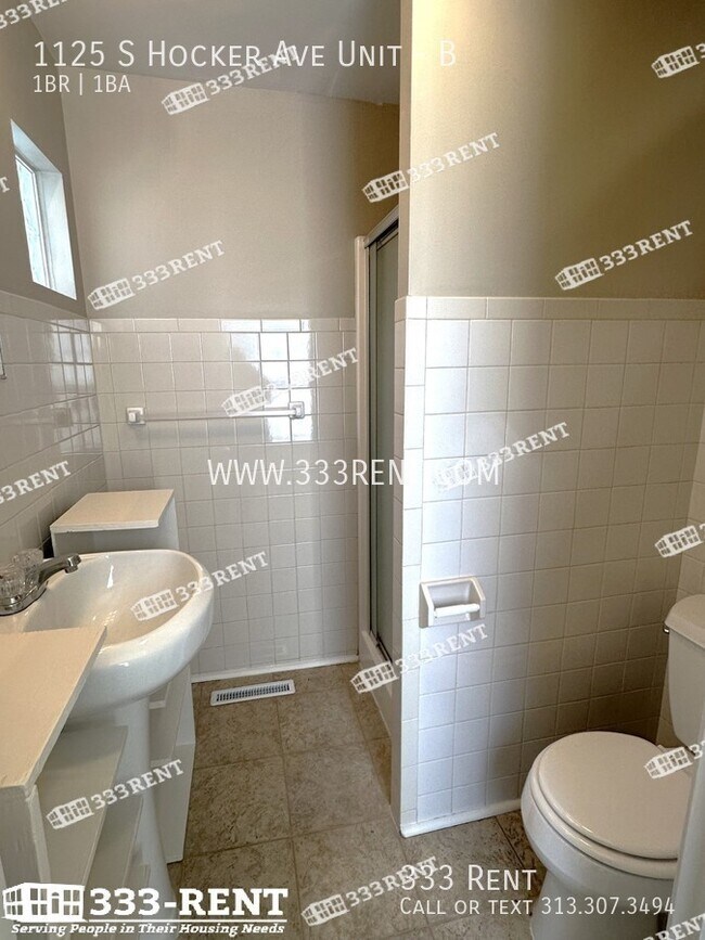 Building Photo - 1125 S Hocker Ave