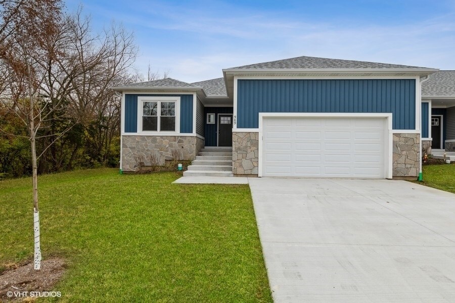 989 Meadow Ln, Marengo, IL 60152 Townhome Rentals in Marengo IL