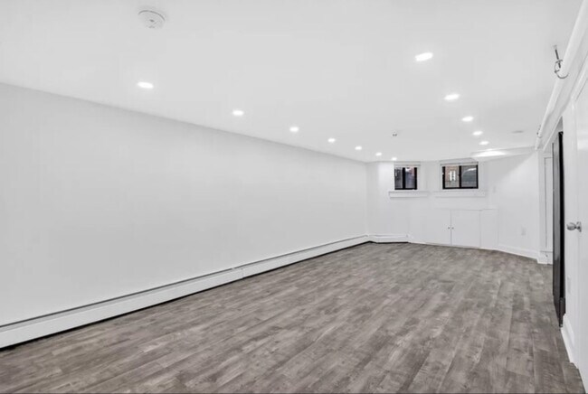 Building Photo - 3211 Beverley Rd
