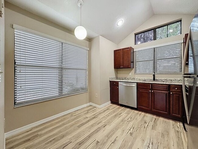 Building Photo - Charming 3 bedroom home in Aloma Bend -Pri...