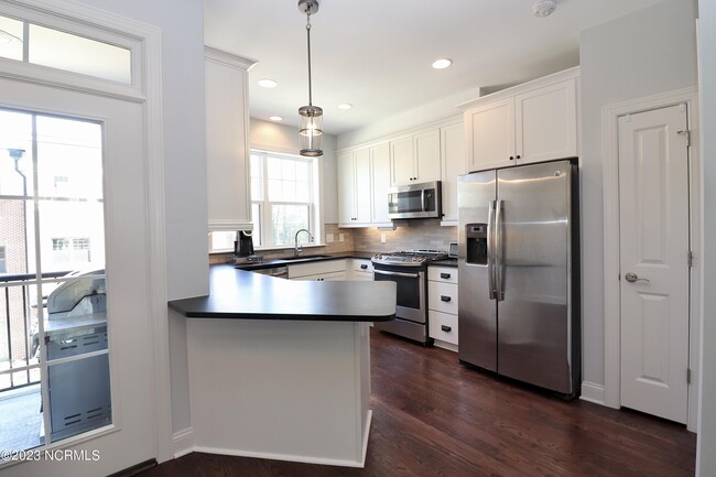 Building Photo - 15 Brownstone Ln