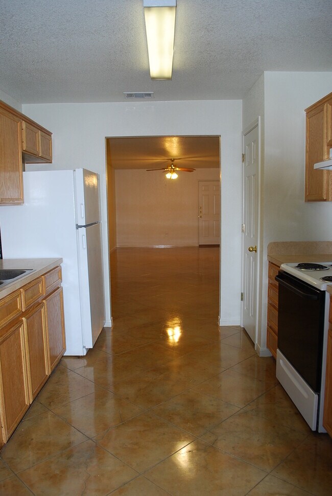 Foto del edificio - 915 Maplewood Dr