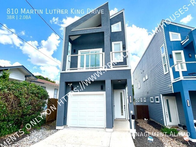 Photo - 810 Martin Luther King Dr House