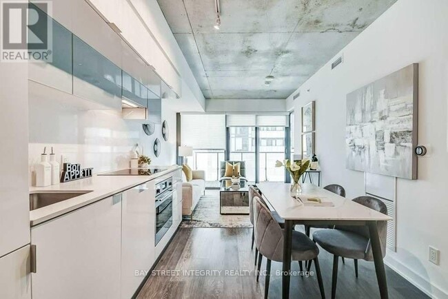 Building Photo - 185 Roehampton Ave