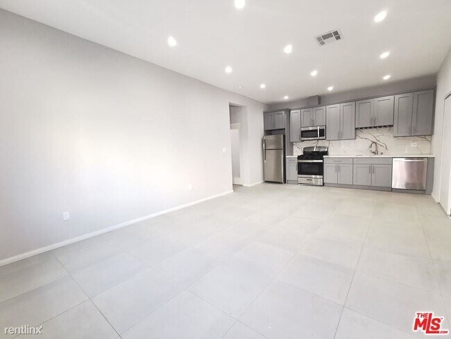 Building Photo - 2 br, 2 bath Condo - 1131 S La Peer Dr