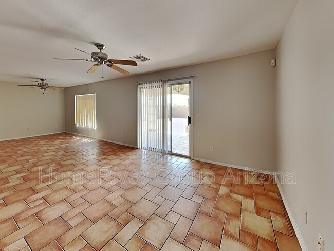 Foto del edificio - 4216 N 113th Dr