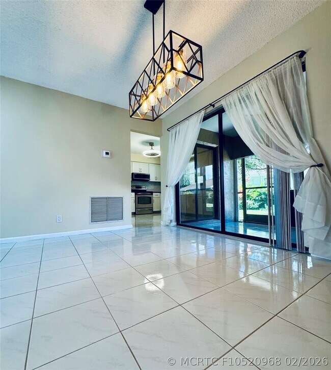 Building Photo - 9870 Pecan Tree Dr