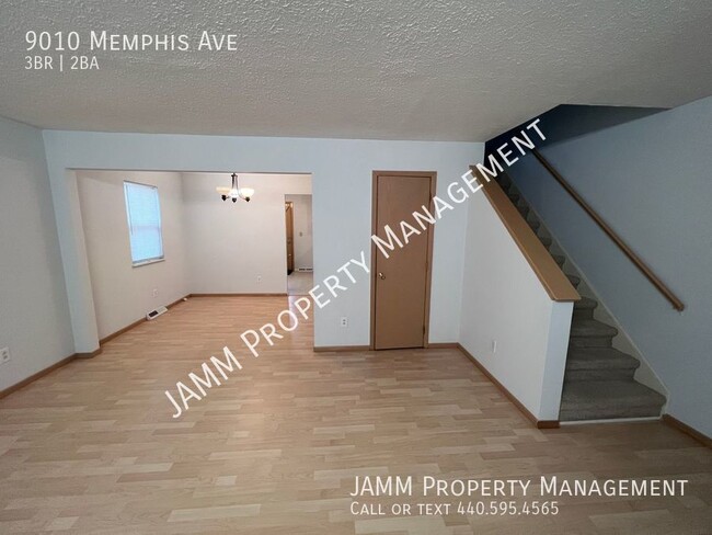 Building Photo - 3 Bedroom Brooklyn Left Side Townhome Char...