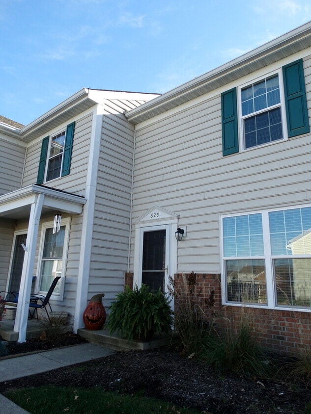 Primary Photo - Beautifully remodeled 2BD, 2.5BA, Polaris ...