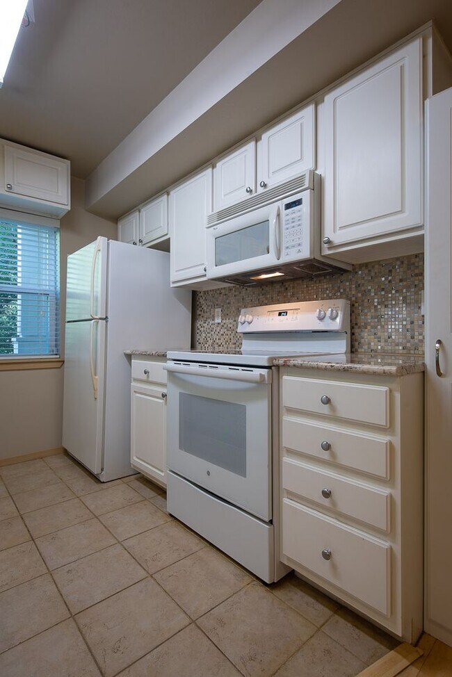 Foto del edificio - Fabulous Lakemont 2 Bed Condo for Lease!