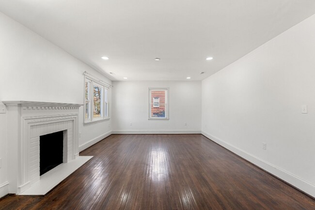 Foto del edificio - 4333 Charleston Dr