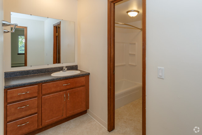 Tocador/baño de 2-Bedroom recientemente remodelado 2018 - Overlook Pointe