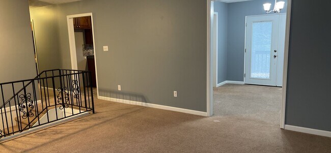 Foto del edificio - Large 4 bed/2 bath with garage - W. Hamble...