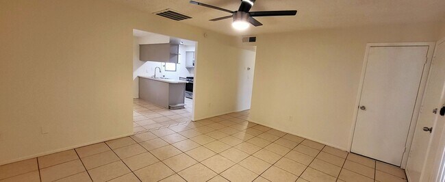 Building Photo - CHARMING GEM ON THE WESTSIDE!!!