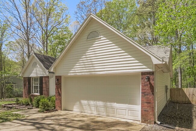 Foto del edificio - 3520 Sandberry Dr