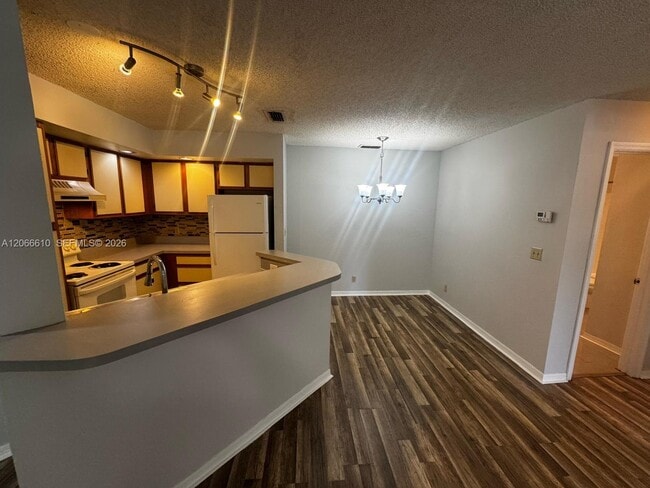 Building Photo - 3360 Pinewalk Dr N