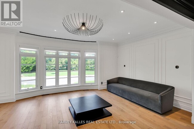 Building Photo - 737 Woburn Ave