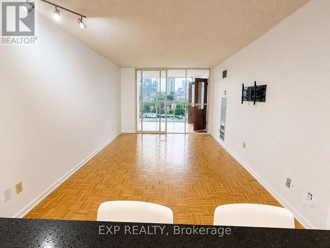 Building Photo - 15 Maitland Pl