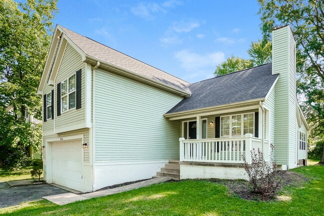 Building Photo - 1516 Manor Dr