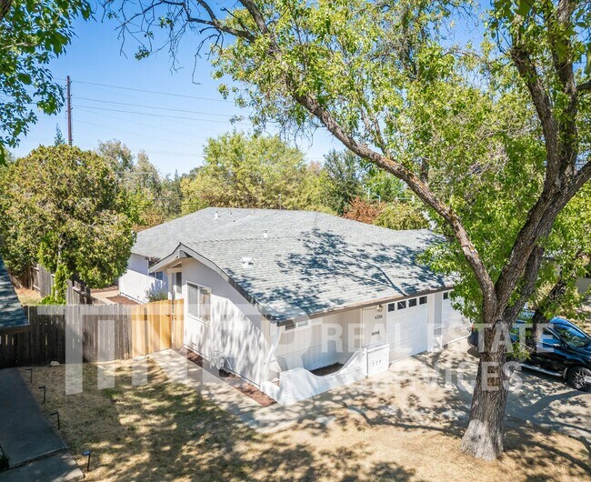 Building Photo - Updated Two Bedroom Rocklin Duplex!