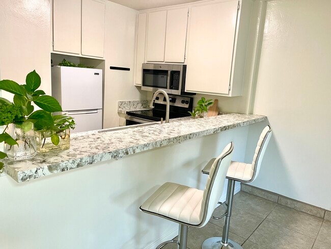 Building Photo - 1855 Diamond St