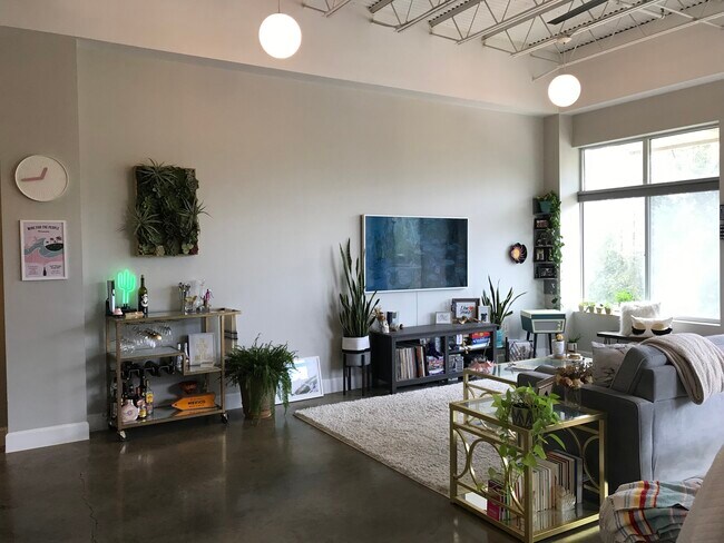 Foto del edificio - 2401 E 6th St
