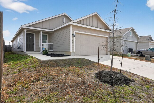 Foto del edificio - Modern 4-Bedroom Home in Crescent Hills – Open Concept & Private Yard