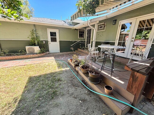 Building Photo - Adorable 3 bed 1.5 bath with bonus room bu...