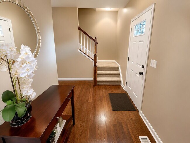 Foto del edificio - Furnished 5-Bedroom Single-Family Home in Orchard Park