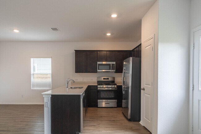 Foto del edificio - 231 Mica Trl Maxwell, TX 78656