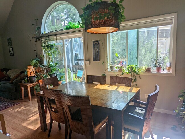 Foto del edificio - 4894 Curie Ct