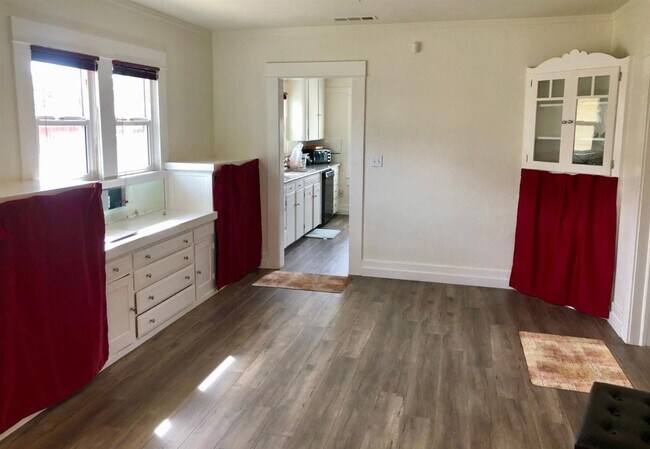 Foto del edificio - 3 br, 2 bath House - 1321 N Calaveras St