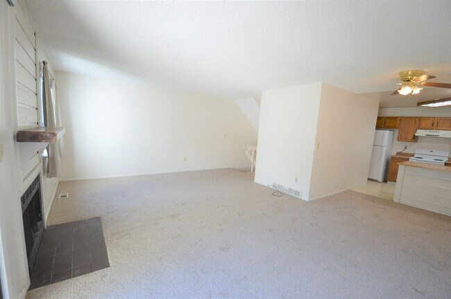 Building Photo - 3Bd/2.5Ba Lafayette Townhome Available Now