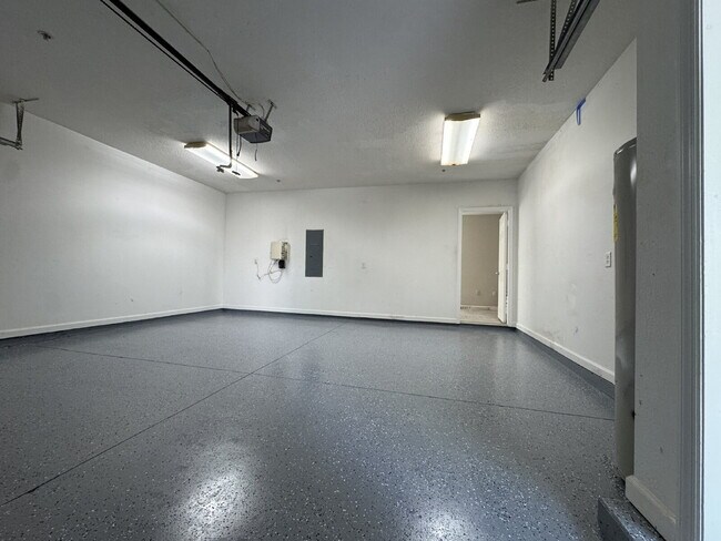 Foto del edificio - 6066 Gibson Ave