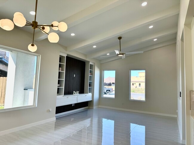 Foto del edificio - 6108 Mackenna Dr